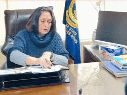 चेयरपर्सन राज लाली गिल ने पीड़िता के दी शिकायत लेकर कहा कि इस मामले में जांच कराई जाएगी।