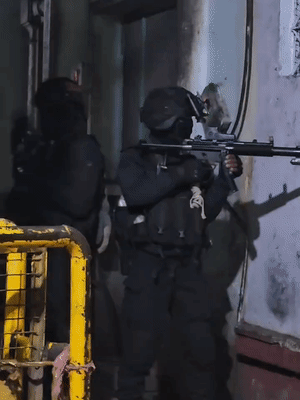 एनएसजी कमांडो ने 6 घंटे तक मंदिर को चारों तरफ से घेरकर रखा।