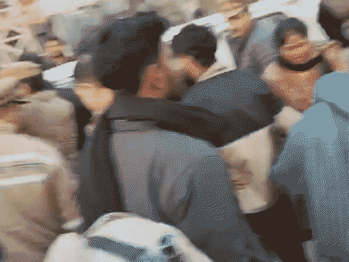 ये अस्पताल के बाहर फुटेज है। यहां लड़की के गांववालों और परिजनों ने हंगामा किया।