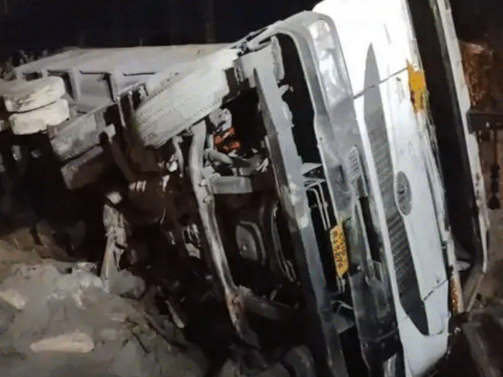 छत्तीसगढ़ में 4 सड़क हादसे में 7 लोगों की मौत हो गई।