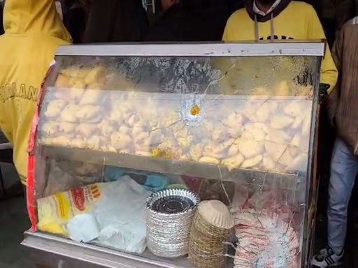 हलवाई के काउंटर पर मारी गई गोली- फाइल फोटो।