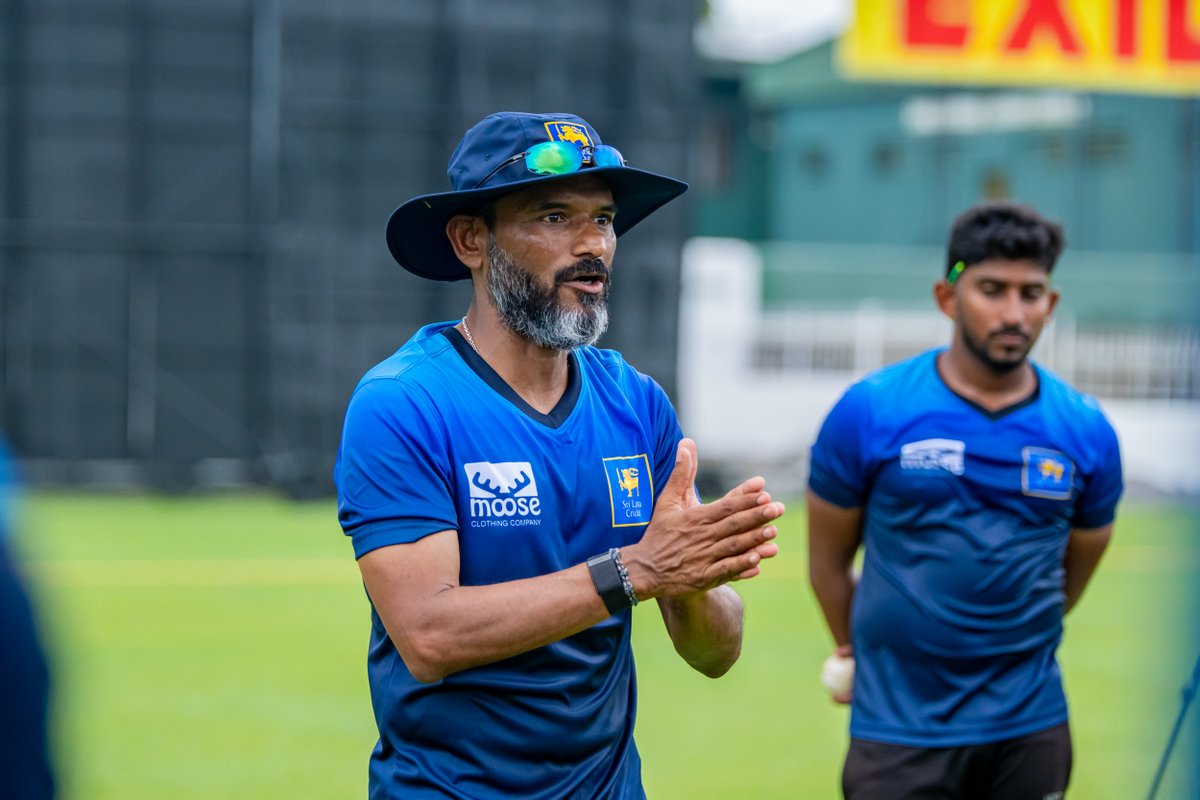 भारत के ही आर श्रीधर श्रीलंका के फील्डिंग कोच भी हैं।