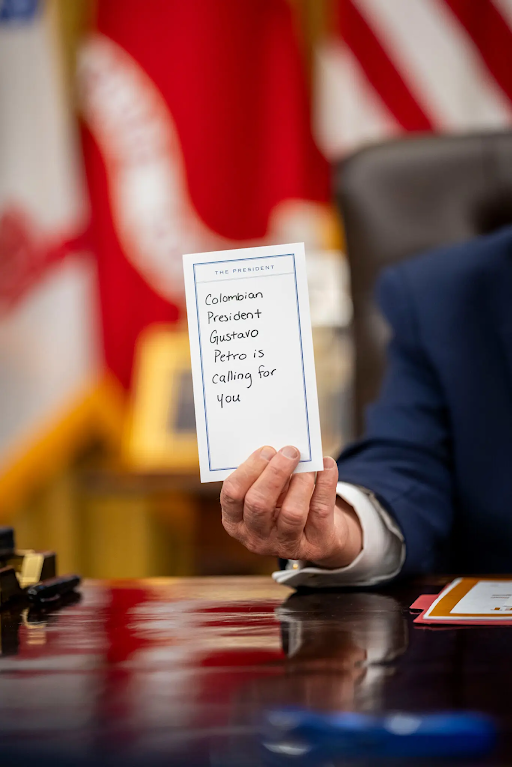इंटरव्यू के दौरान ट्रम्प को कोलंबिया के राष्ट्रपति गुस्तावो पेट्रो के कॉल की जानकारी दी गई।