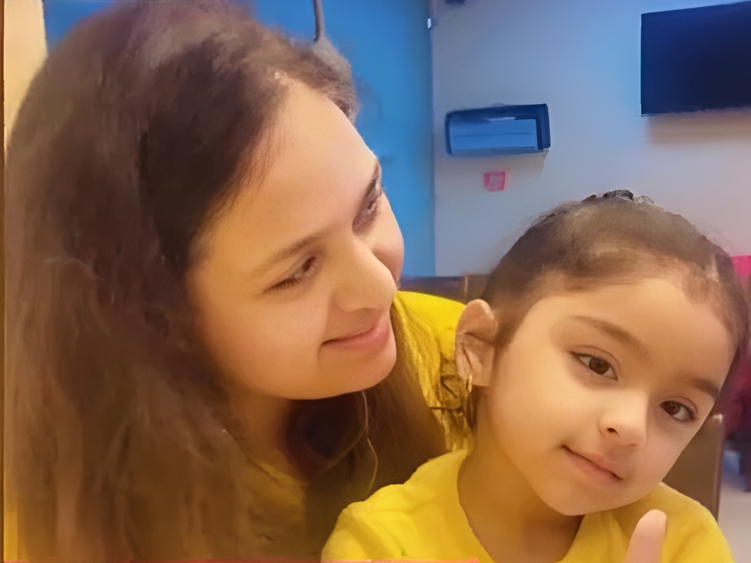 अमनदीप की पत्नी जसवीर कौर अपनी बेटी के साथ। - फाइल फोटो