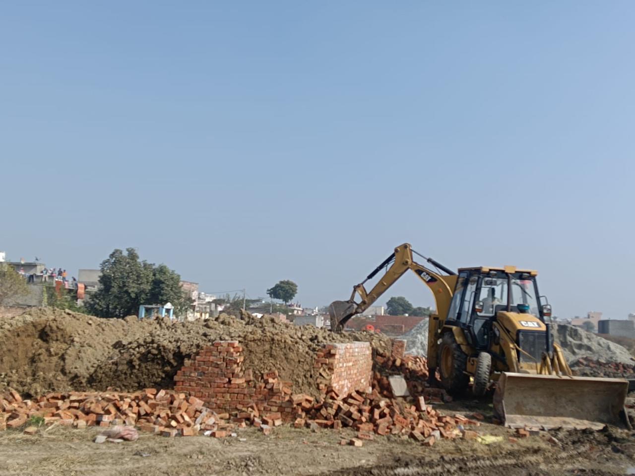 सोनीपत डीटीपी की इन्फोर्समेंट टीम ने खरखौदा बाईपास पर आईटीआई चौक के पास लगभग 6 एकड़ अवैध निर्माण को ध्वस्त किया है