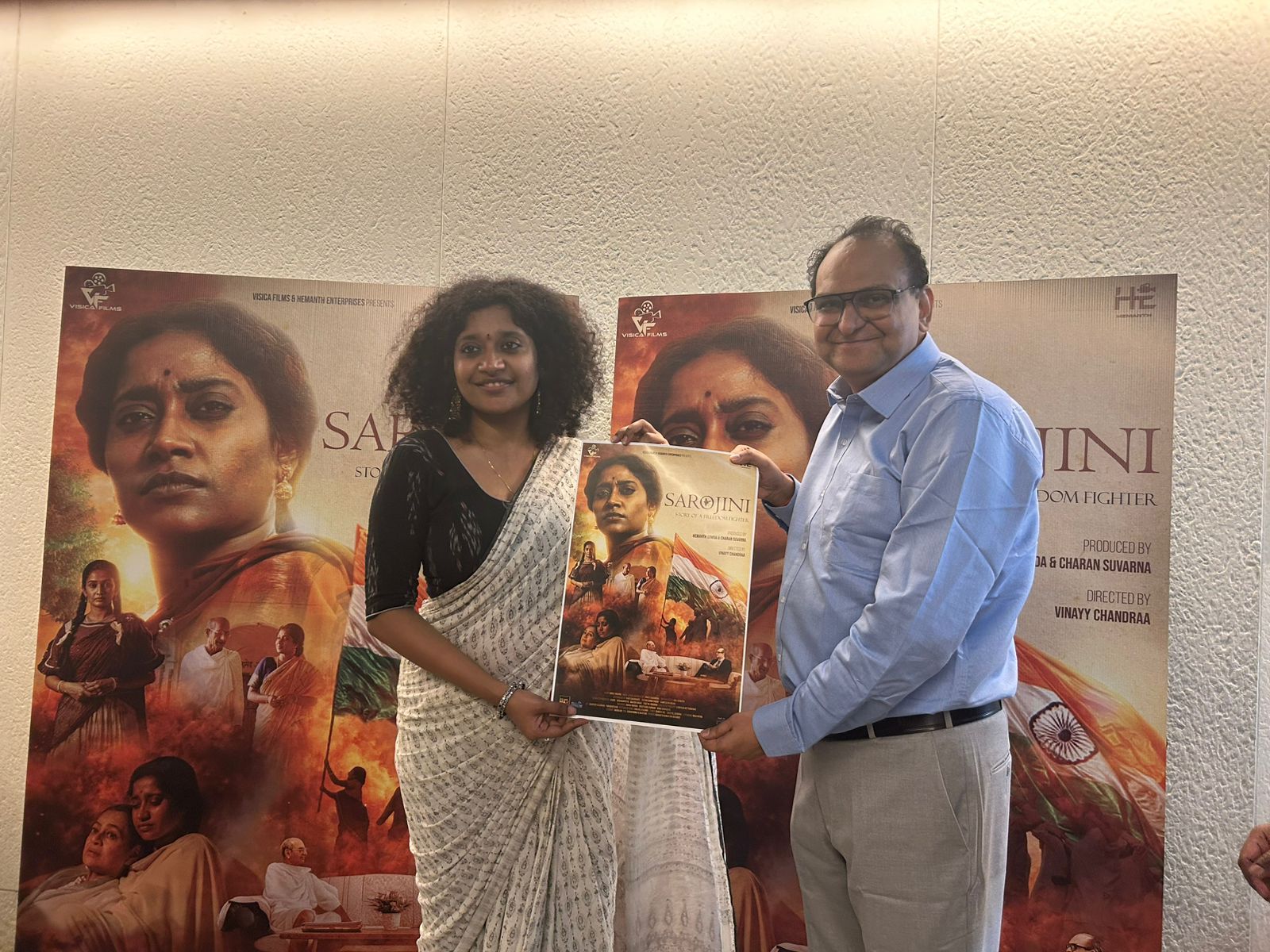 एक्ट्रेस इंदिरा तिवारी के साथ फिल्म के राइटर धीरज मिश्रा।