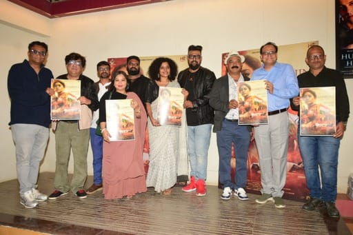 ट्रेलर लॉन्च पर सरोजिनी की टीम।