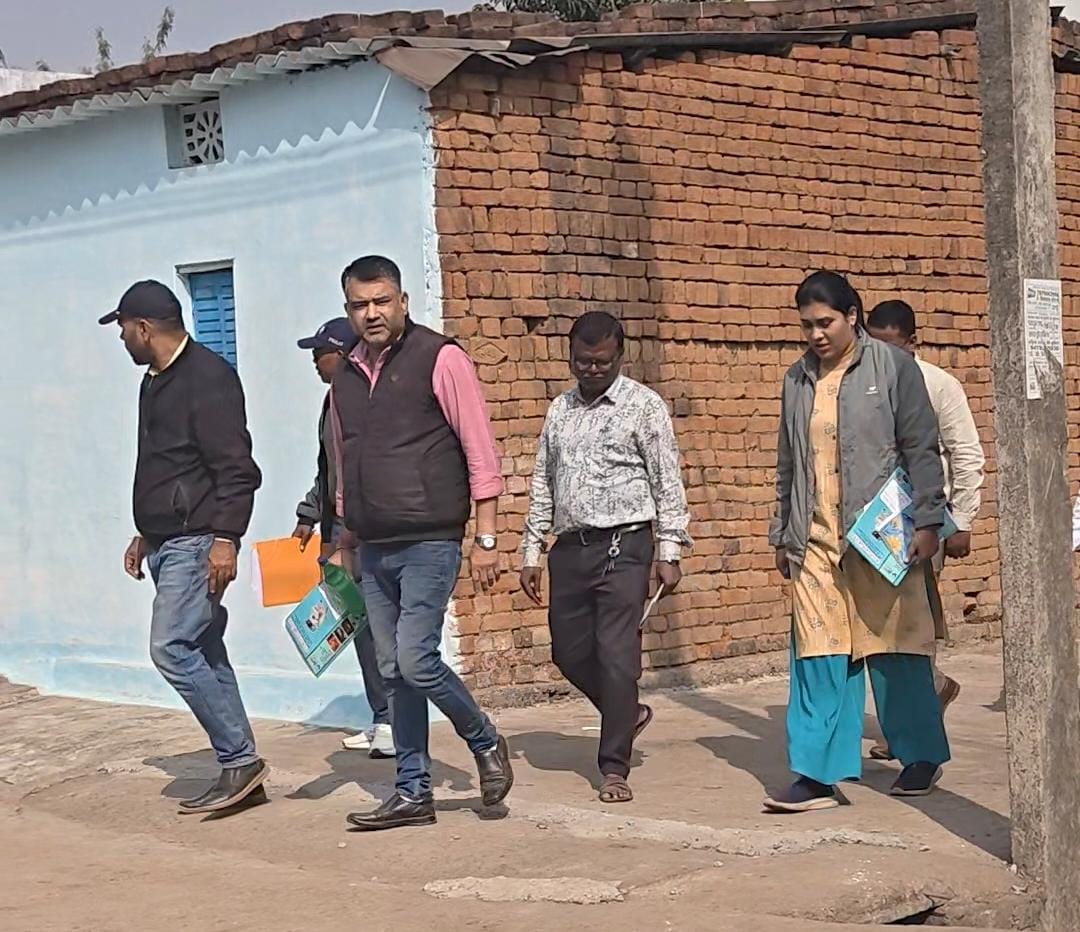 उतई के वार्ड-15 में पहुंची स्वास्थ्य विभाग की टीम।