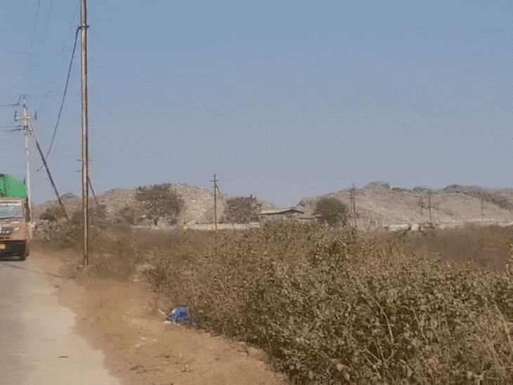 आदमपुर छावनी में चारों ओर कचरे का पहाड़ बनता जा रहा है।