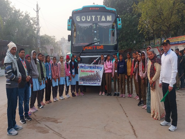 दूनी की पी एम श्री सीनियर सेकेंडरी स्कूल के बच्चे जयपुर सेना दिवस परेड में शामिल होने के लिए रवाना होते हुए।