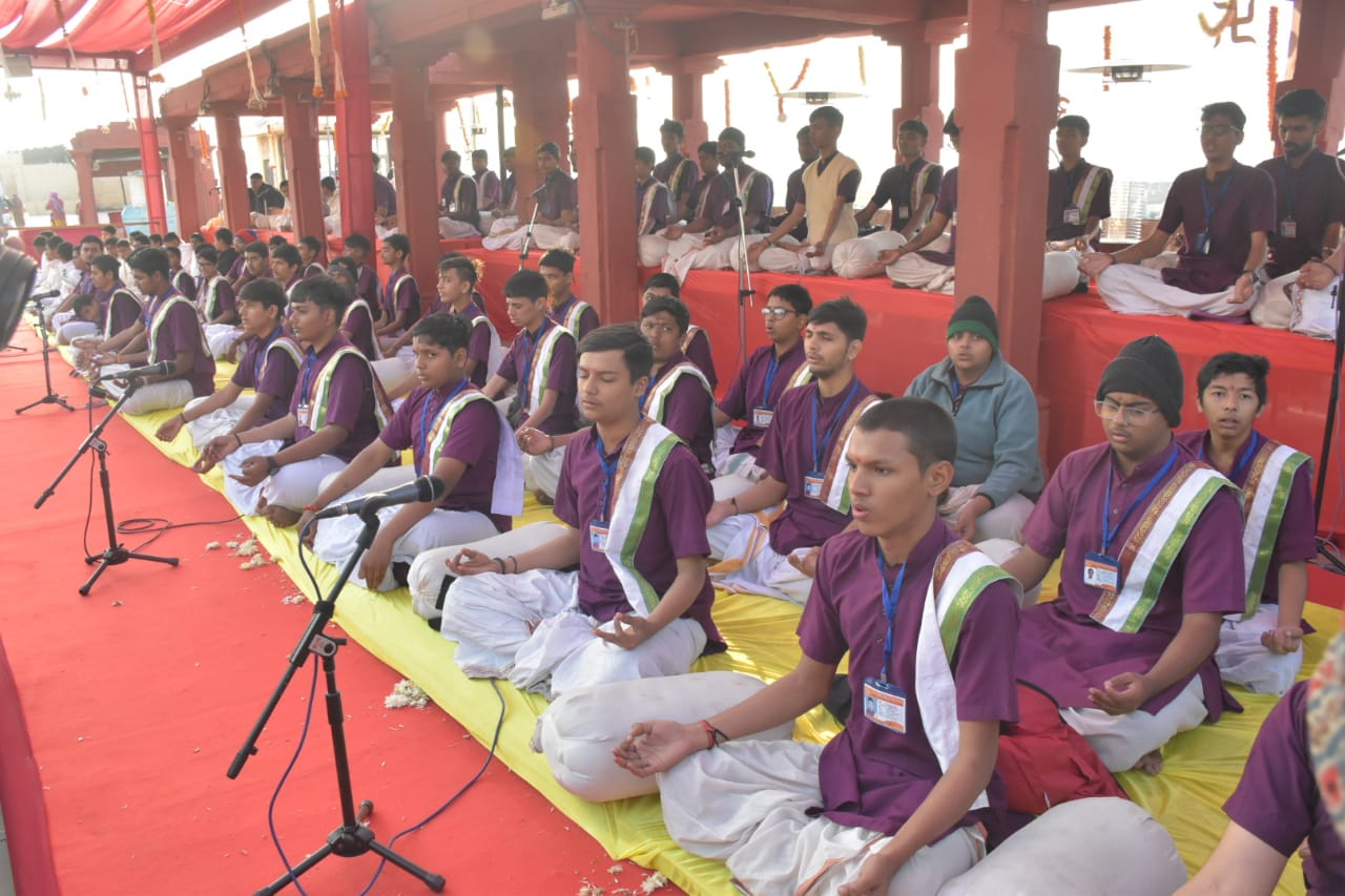 सोमनाथमध्ये शुक्रवारपासून 72 तासांच्या ओम जपाला सुरुवात झाली.