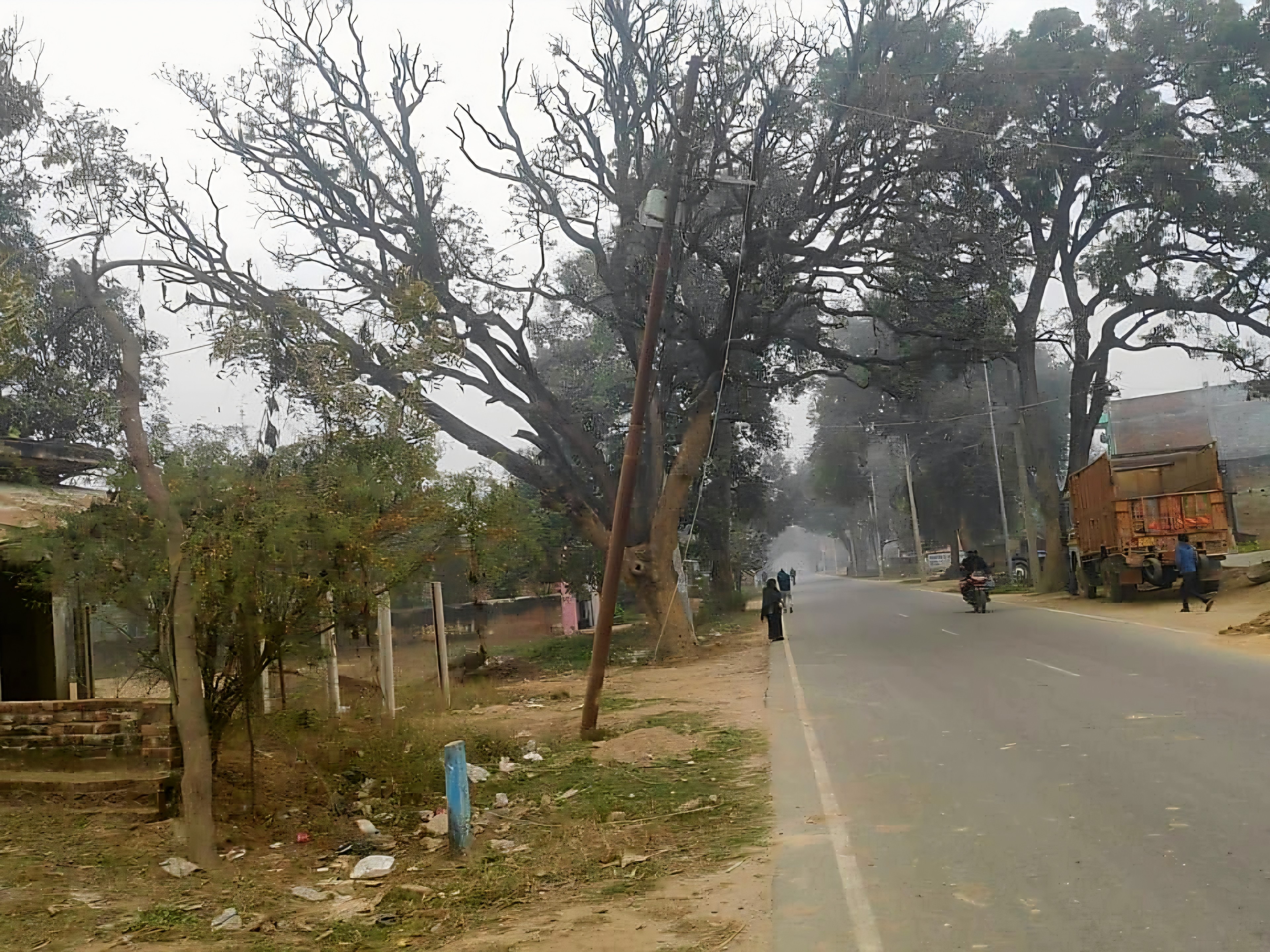 A dilapidated electric pole broke in Chail, and the wire fell to the ...