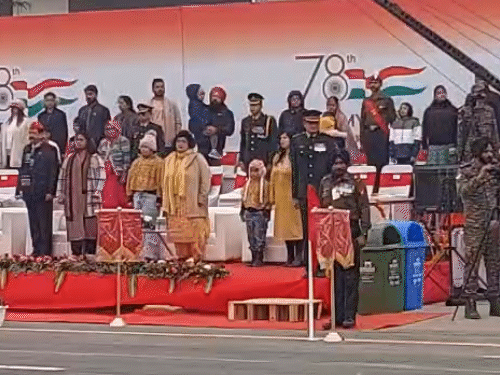 15 जनवरी को आर्मी डे परेड के लिए अपनाए जाने वाले सभी सैन्य प्रोटोकॉल का फुल ड्रेस रिहर्सल में अभ्यास किया गया।