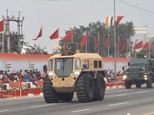 ऑल्टरिन व्हीकल पानी, रेगिस्तान और पथरीले इलाकों में आसानी से चलने में सक्षम है। इसका शक्तिशाली इंजन और विशेष डिजाइन इसे खास बनाते हैं।