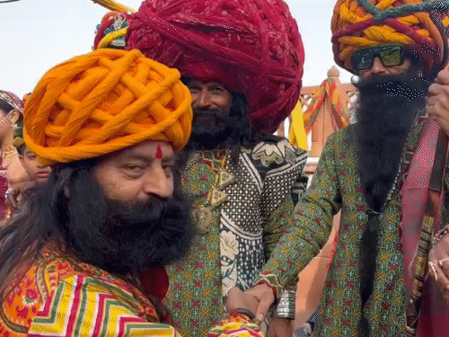 बीकानेर कैमल फेस्टिवल में पहनी 22 किलो की पगड़ी:  हेरिटेज वॉक में 4KM पैदल चले केंद्रीय कानून मंत्री; गलियों में गूंजा केसरिया बालम – Bikaner News