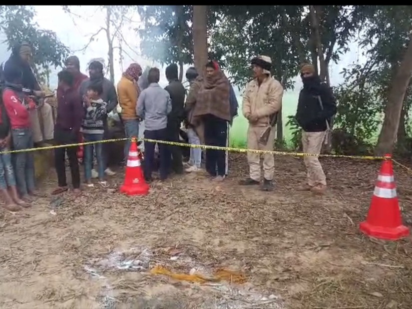 घटनास्थल पर जांच करने पहुंची पुलिस।