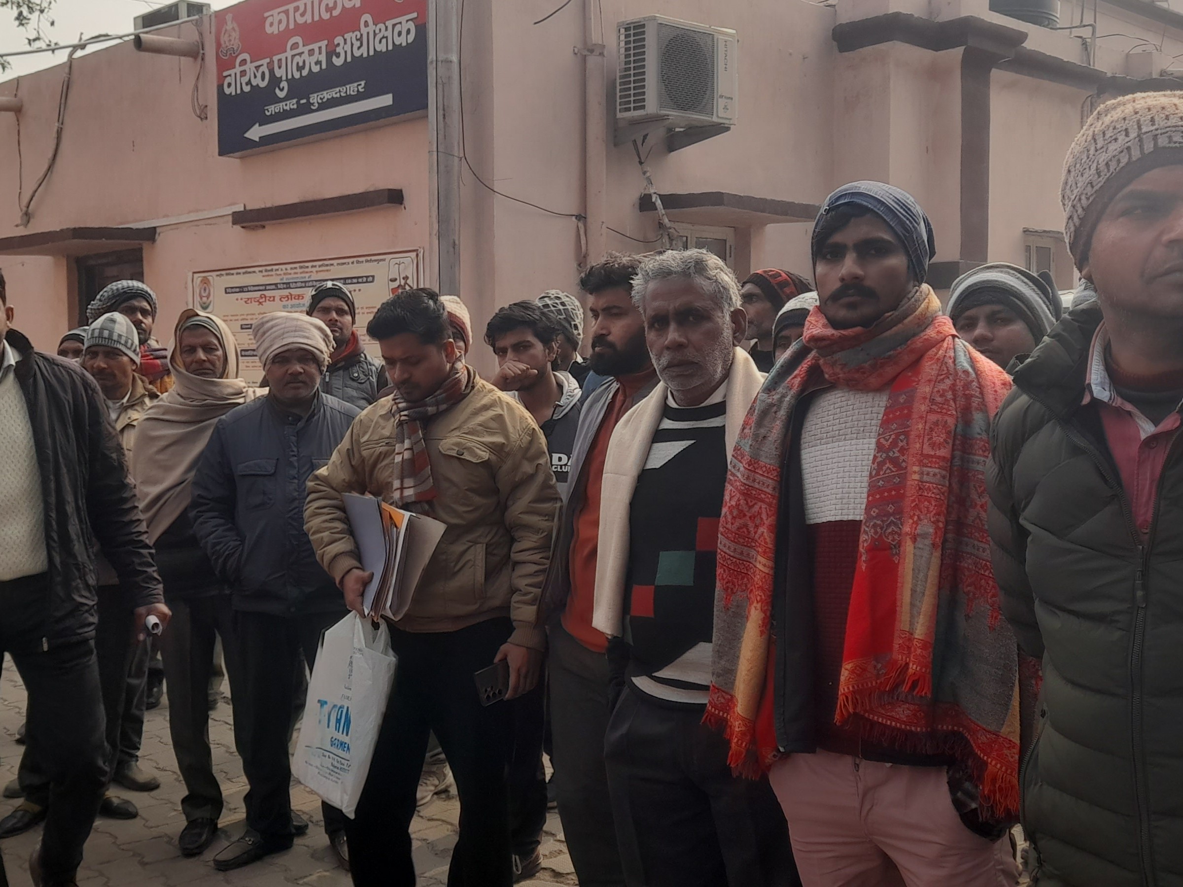 एसएसपी से कार्रवाई की मांग की गई।