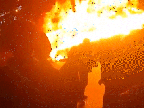 बढ़ती मंहगाई के खिलाफ हजारों की संख्या में प्रदर्शनकारी ईरान की सड़कों पर उतर आए।