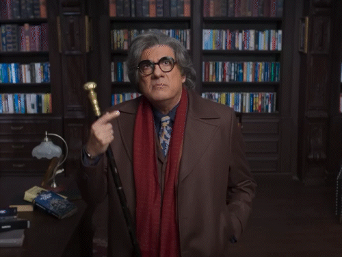 फिल्म में बोमन ईरानी ने एक साइकियाट्रिस्ट, हिप्नोटिस्ट और पैरानॉर्मल इन्वेस्टिगेटर के किरदार में नजर आए हैं।