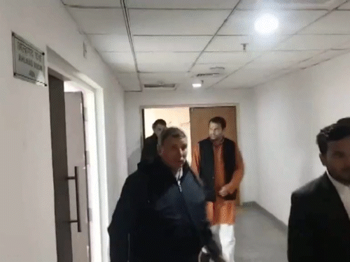 बड़े बेटे तेजप्रताप यादव भी कोर्ट पहुंचे थे।