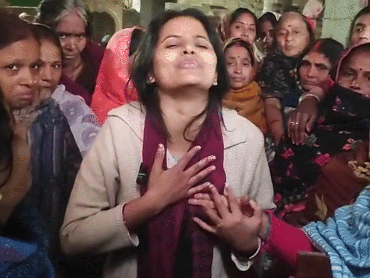 रोती बिलखती मृतक अंकित की बहन।