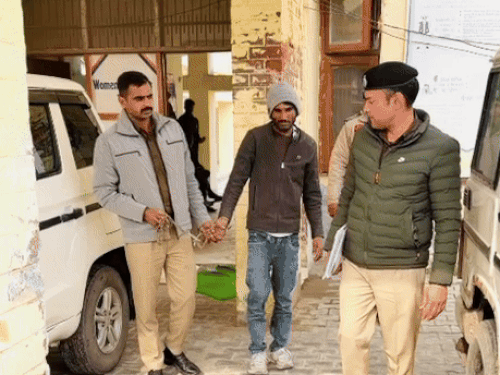 पुलिस की गिरफ्त में आरोपी रॉबिन।