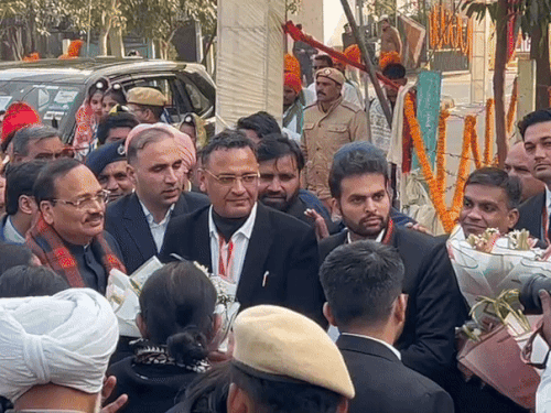 CJI सूर्यकांत का हांसी बार एसोसिएशन में पहुंचने पर स्वागत किया गया।