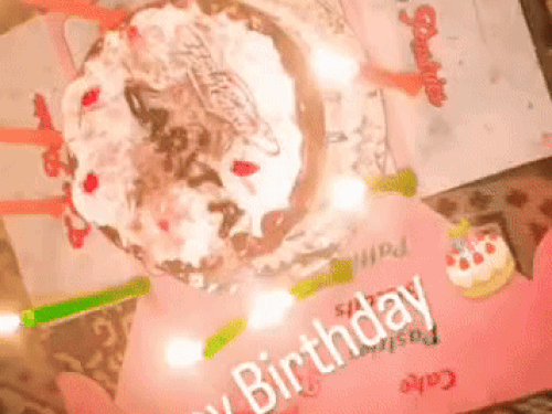 सरिता के जन्मदिन का केक उसके पति ने साथ काटा था