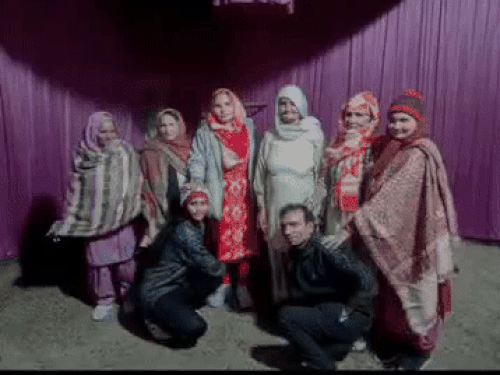 परिवार के साथ दोनों ने कुछ दिन पहले एक कार्यक्रम में आशीर्वाद लिया था।