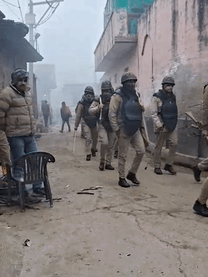 हत्या और किडनैपिंग के बाद गांव में तनाव है। एसपी देहात, चार सर्कल के सीओ और 10 की पुलिस फोर्स के साथ RAF भी गांव में तैनात है।