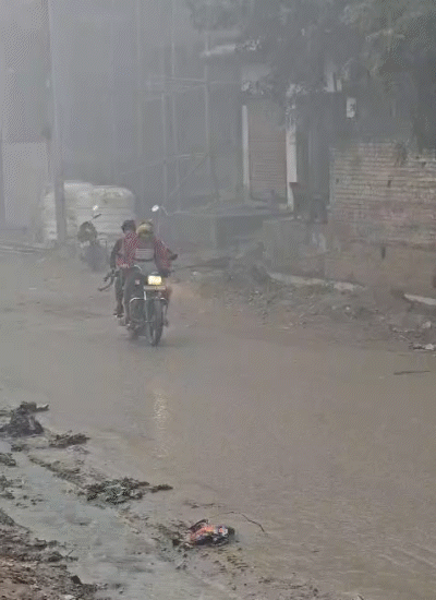 मथुरा में सुबह-सुबह तेज हवा के साथ बारिश हुई।