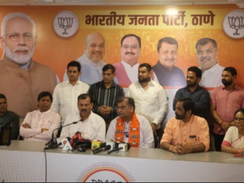 अंबरनाथ नगर परिषद में सभी सस्पेंड कांग्रेस पार्षद बुधवार रात बीजेपी में शामिल हो गए।