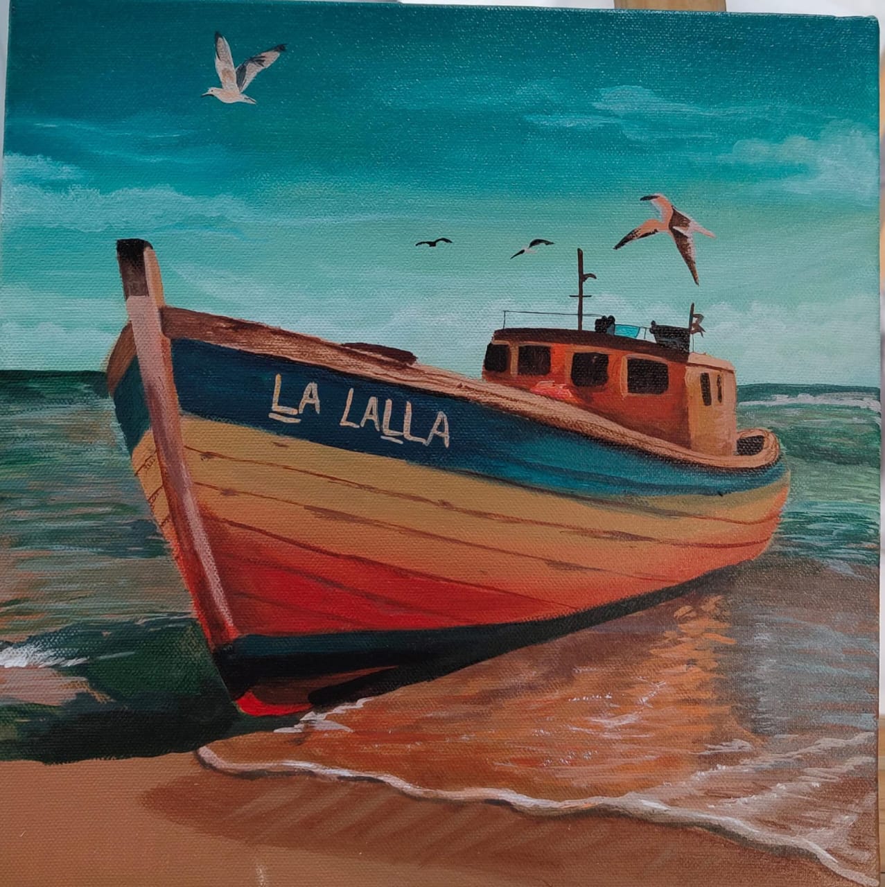 प्रदर्शनी में विषयवस्तु, रंगों के प्रयोग और तकनीकी विविधता दर्शकों को आकर्षित कर रही है।