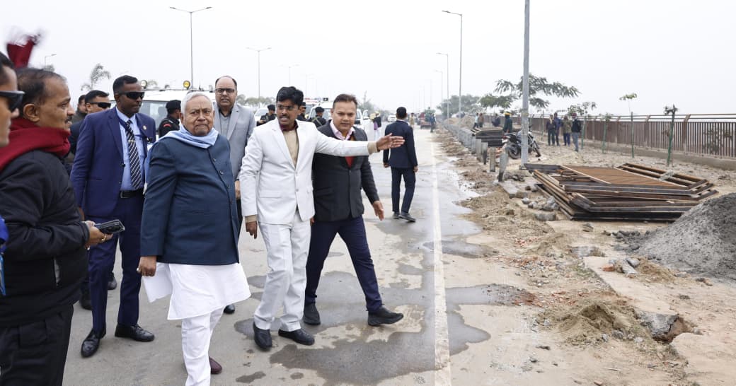 सुरक्षित और निर्बाध आवाजाही के लिए विशेष ध्यान देने के निर्देश दिए।