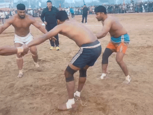 झज्जर जिले के गांव मारौत में हरियाणा स्टाईल कबड्‌डी प्रतियोगिता में खेलते खिलाड़ी।