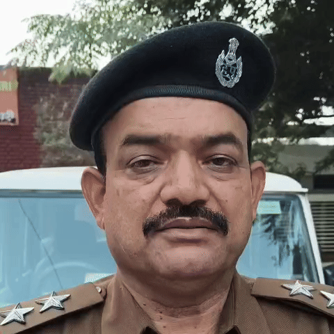 छप्पर थाने के जांच अधिकारी बलदेव राज ने बताया कि मामले की जांच जारी है।