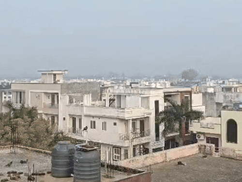 स्टेशन स्थित पूनम कॉलोनी इलाके में 9 बजे मौसम साफ रहा।