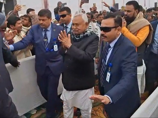 CM Nitish Kumar reached Dulhiniganj village in Bhojpur. | भोजपुर के दुल्हिनगंज गांव पहुंचे सीएम: जेडीयू विधायक की दिवंगत पत्नी के श्रद्धांजलि सभा में हुए शामिल ...