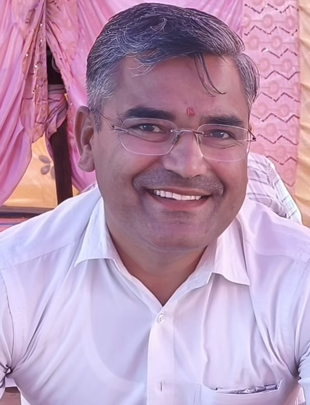 ये युवा किसान है, जिन्होंने आस-पास के गांवों में भी अपने प्रयोग से जमीन को उपजाऊ बनाया।