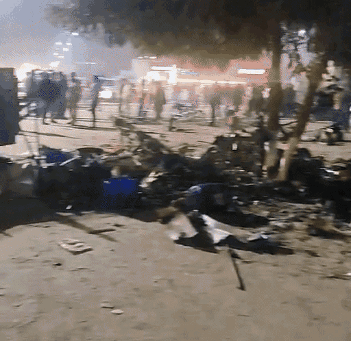 ऑडी कार ने शुक्रवार देर रात 30 मीटर के अंदर 12 थड़ियों और ठेलों को चपेट में लिया था। हादसे के बाद अफरा-तफरी मच गई थी।