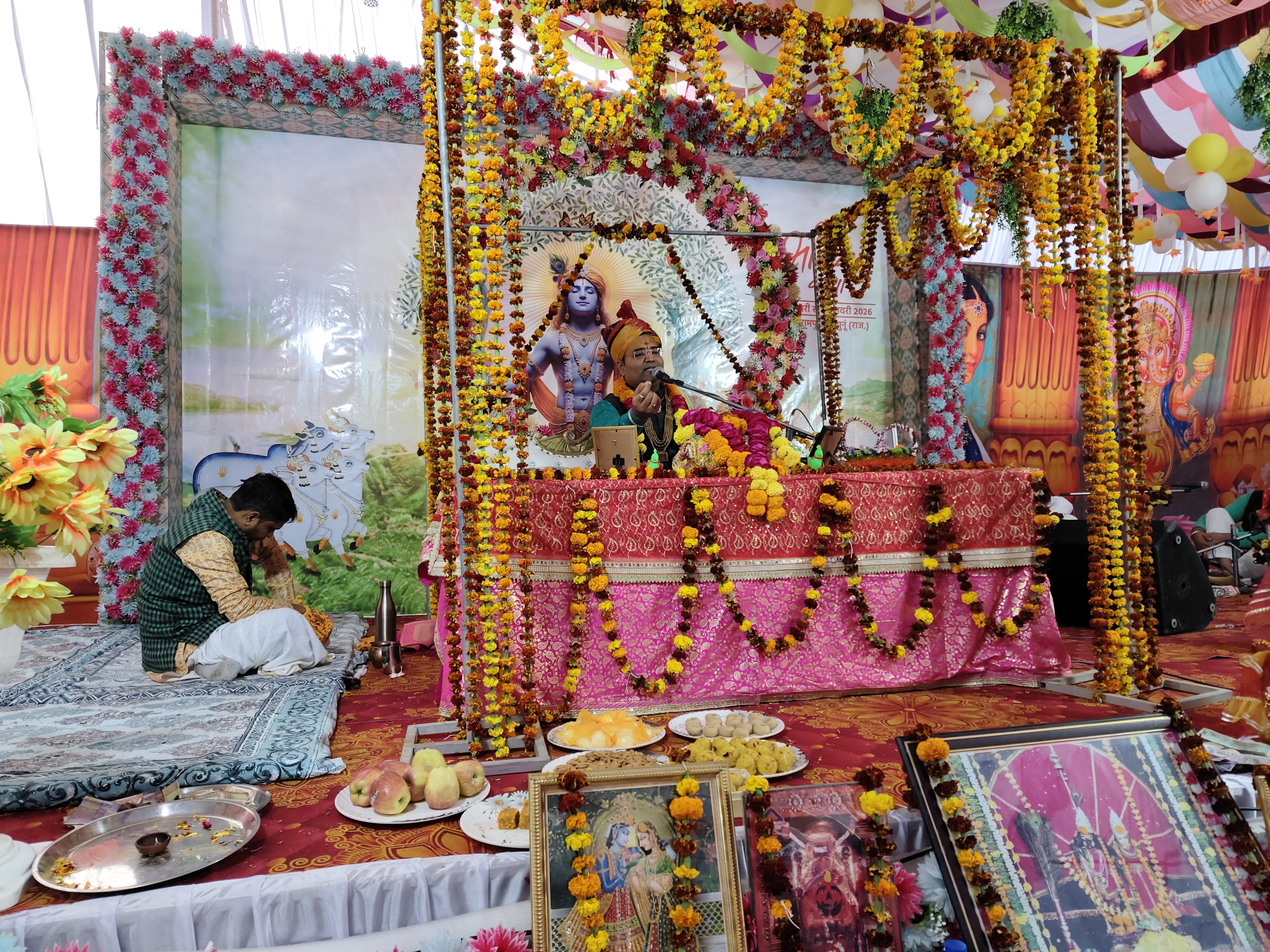 परसरामपुरा में चल रही संगीतमय भागवत कथा के छठे दिन कृष्ण-रुक्मिणी विवाह का आयोजन किया गया।