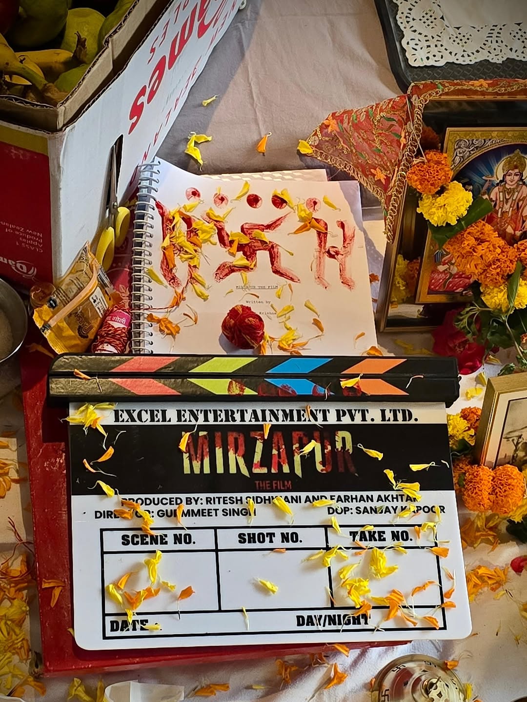 શ્રિયાએ ક્લેપબોર્ડનો ફોટો શેર કર્યો.