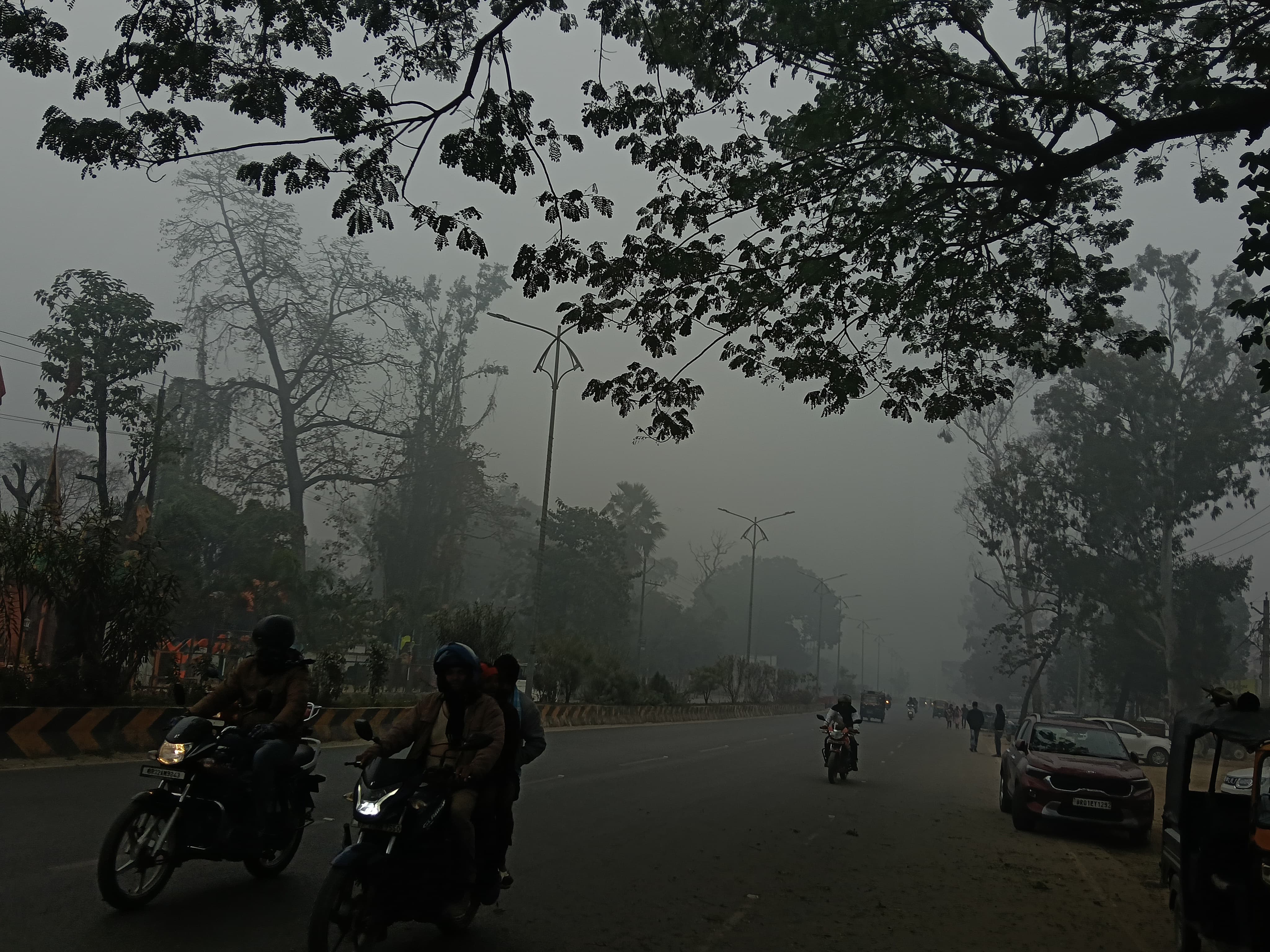 पहले दिन तकनीकी खराबी, दूसरे दिन खराब मौसम बाधा बनी।