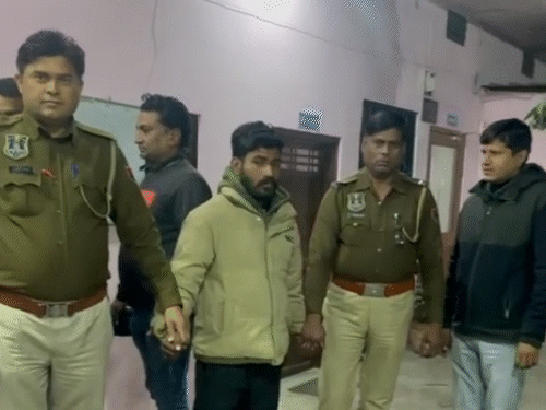 पूछताछ में गिरफ्तार आरोपी प्रेमी ने बताया कि एक ही कंपनी में जॉब करने के चलते दोनों की जान-पहचान हुई थी। शादीशुदा प्रेमिका से पिछले दो-तीन साल से उसके अवैध संबंध थे।