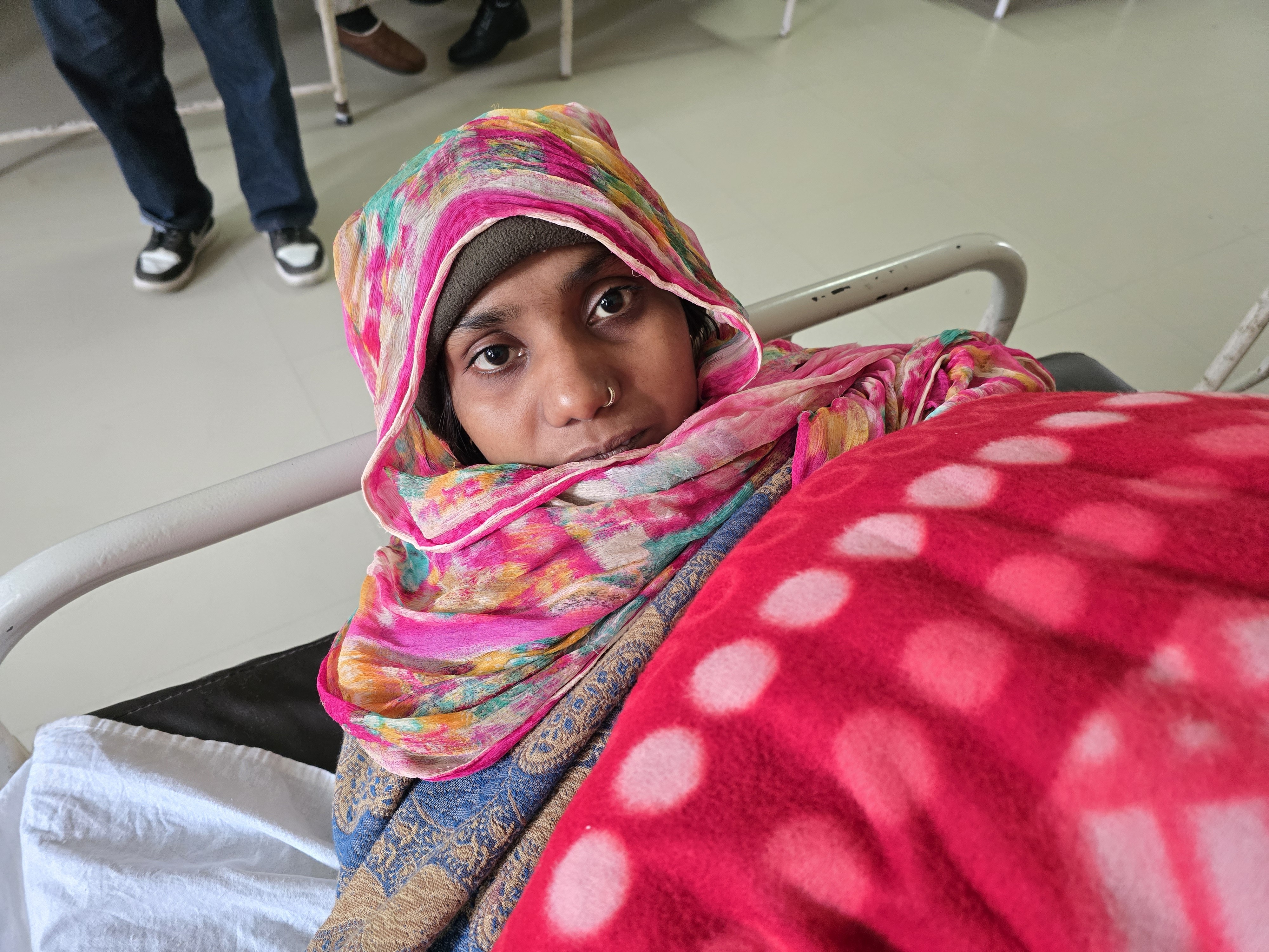 अस्पताल में भर्ती घायल महिला।