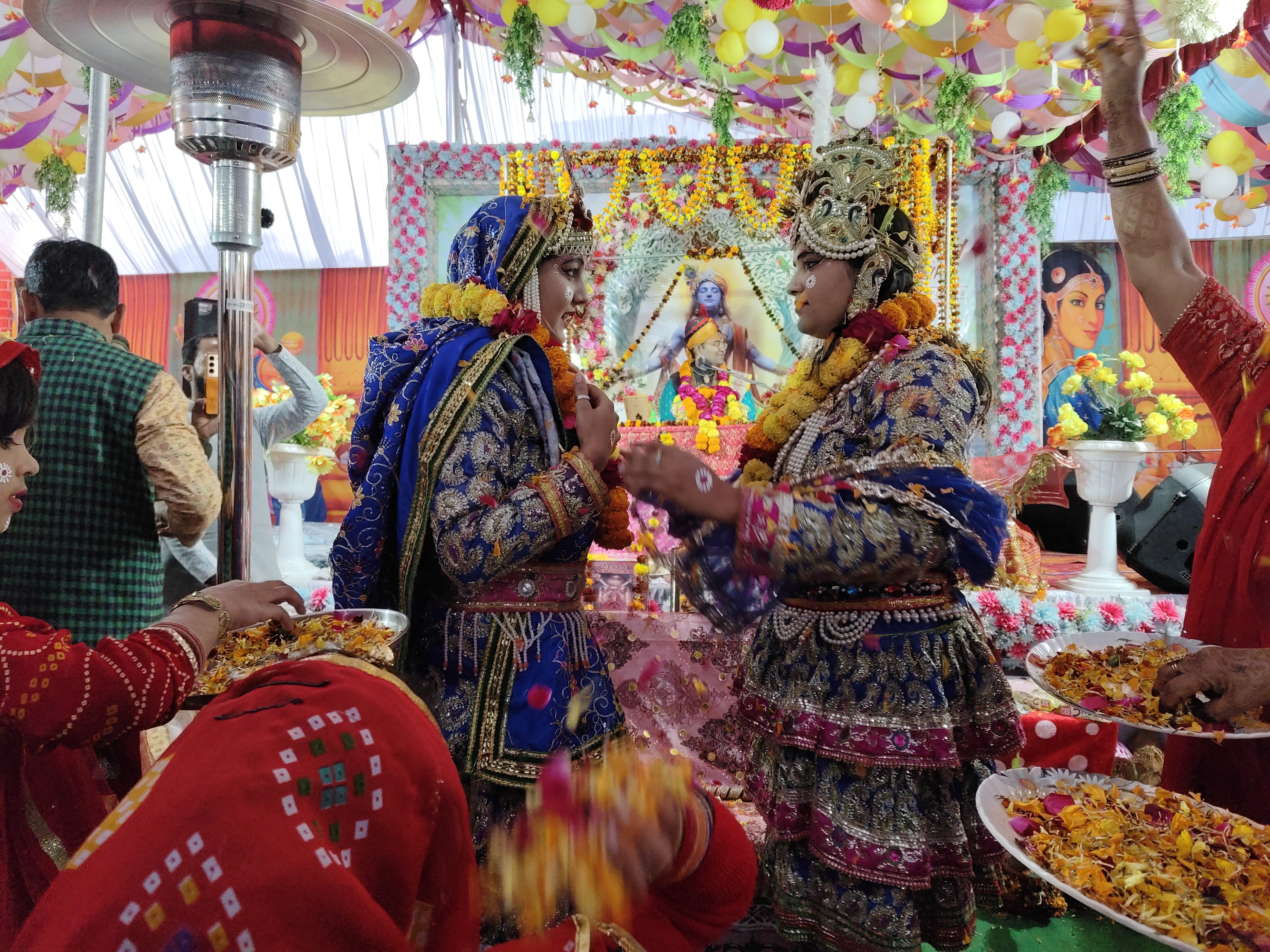 कृष्ण-रुक्मिणी के विवाह की सजीव झांकी का चित्रण किया।