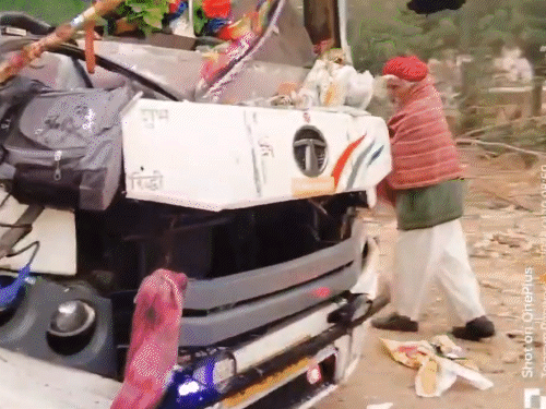 राजस्थान के जैसलमेर और कोटपूतली-बहरोड़ जिले में शनिवार को हुए दो एक्सीडेंट में 24 लोग घायल हो गए।