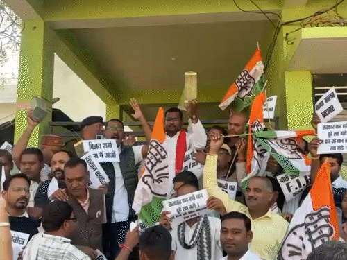 प्रदर्शनकारियों ने भाजपा पर किसान विरोधी होने का आरोप लगाया।