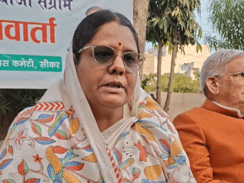 कांग्रेस जिलाध्यक्ष सुनीता गिठाला ने कहा-जब से मोदी प्रधानमंत्री बने तब से उनकी कुदृष्टि मनरेगा पर थी।