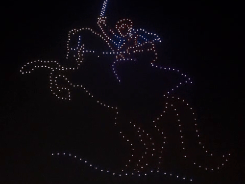 ड्रोन शो के जरिए महाराणा प्रताप को घोड़े पर दौड़ते हुए दिखाया गया।